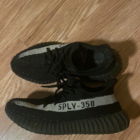 Size 9 Yeezys